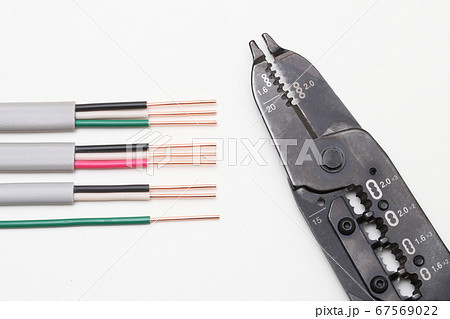 電気工事　VVFケーブルとケーブルストリッパー 67569022