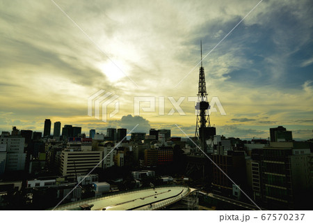 名古屋テレビ塔の夕景 免震装置完成 名古屋テレビ塔の夕景 免震装置完成 67570237
