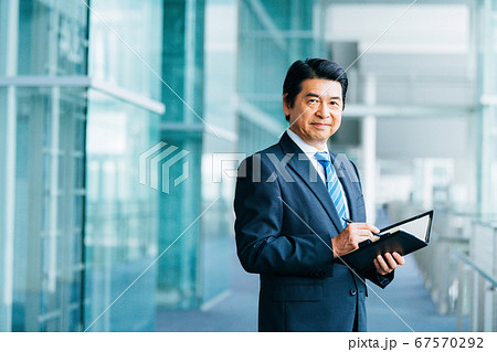 ビジネス　シニア 67570292