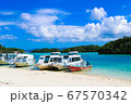 綺麗な白い砂浜の石垣島の川平湾 67570342