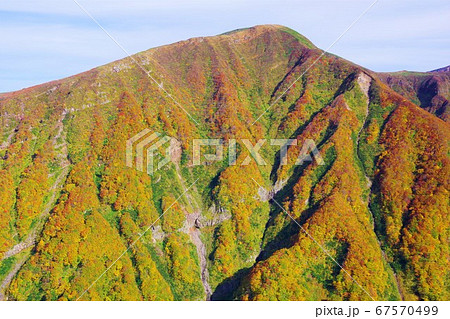 秋田県 紅葉シーズンの鳥海山 秋田県 紅葉シーズンの鳥海山 67570499