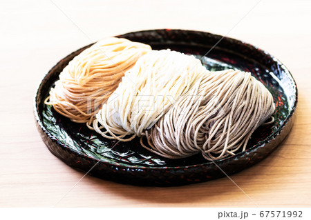 生麺三種・そば、麦切、とうがらし 67571992