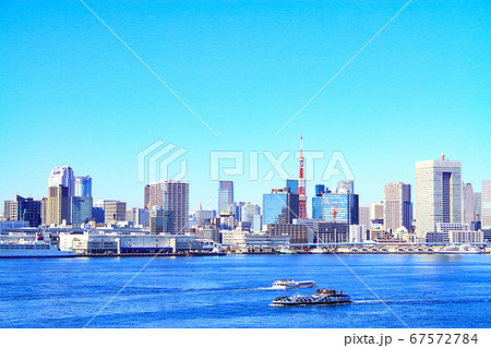 東京都、東京タワーと水上バスの風景 東京都、東京タワーと水上バスの風景 67572784