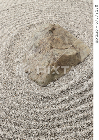 砂の海に浮かぶ島 67573150