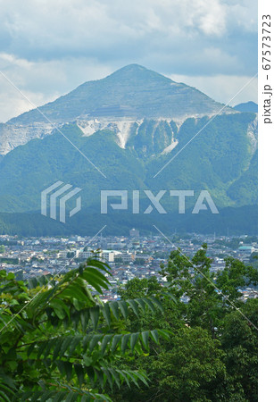 秩父散歩:秩父のシンボル武甲山と秩父市内の街並み 秩父散歩:秩父のシンボル武甲山と秩父市内の街並み 67573723