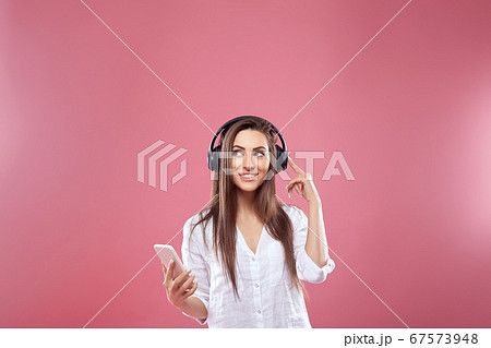 Portrait of a happy young beautiful woman posing 67573948