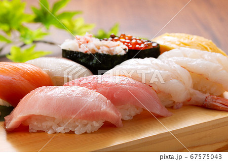 お寿司 木皿 イメージの写真素材