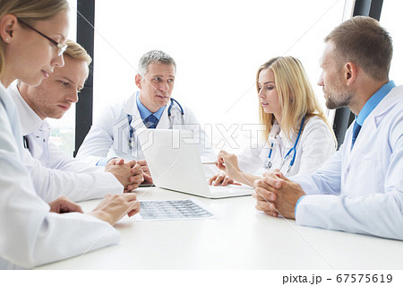 Team of expert doctors at clinic Team of expert doctors at clinic 67575619