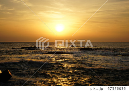 三陸ジオパーク茂師海岸の夜明け 三陸ジオパーク茂師海岸の夜明け 67576036