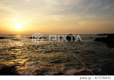 三陸ジオパーク茂師海岸の夜明け 三陸ジオパーク茂師海岸の夜明け 67576042