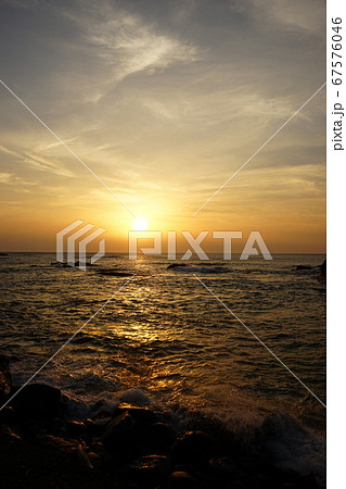 三陸ジオパーク茂師海岸の夜明け 三陸ジオパーク茂師海岸の夜明け 67576046