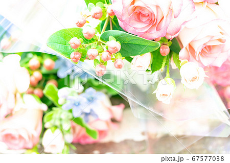 重ねた花束 67577038