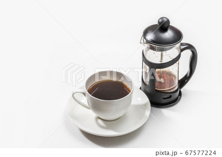 コーヒープレス　 coffee brewed with a coffee machine 67577224