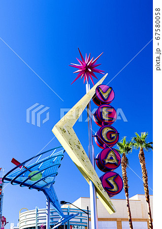 アメリカ ネバダ州 ラスベガス ダウンタウン ネオンサインの写真素材