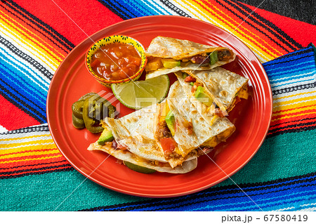 ケサディーヤ　メキシコ料理　Mexican taco sandwich (Quesadilla) 67580419