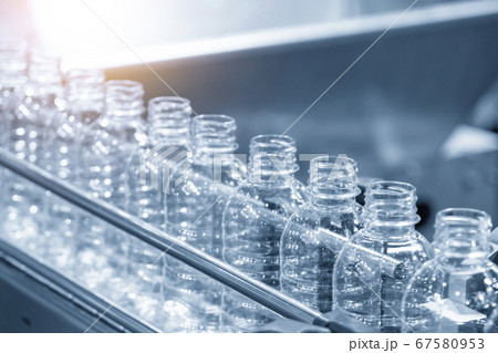 The PET bottles  on the conveyor belt. 67580953