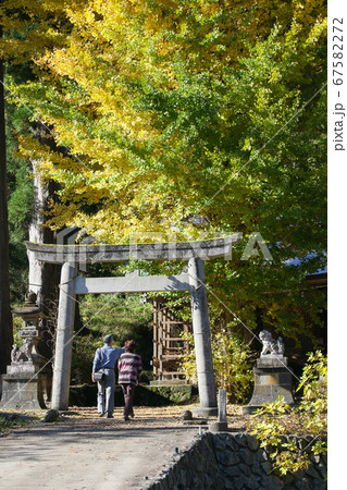 富山県 秋 五箇山 相倉合掌造り集落 地主神社 富山県 秋 五箇山 相倉合掌造り集落 地主神社 67582272