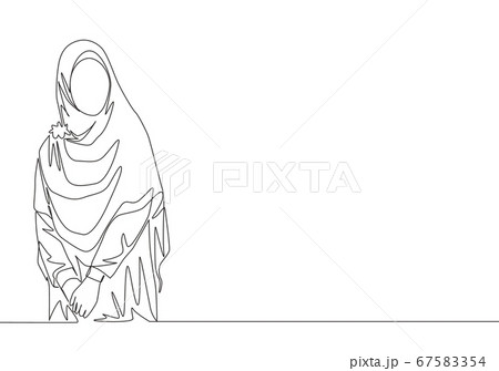 Single continuous line drawing of young happy beautiful muslimah wearing traditional arab clothing 67583354