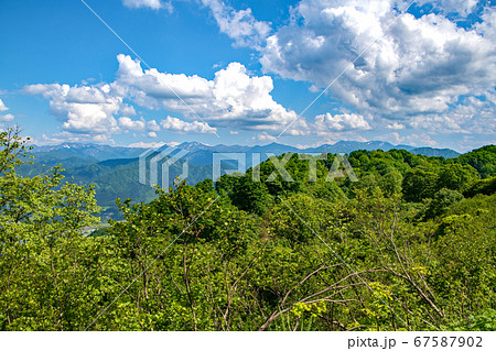 魚沼スカイラインから魚沼連峰の景色　景観　 67587902