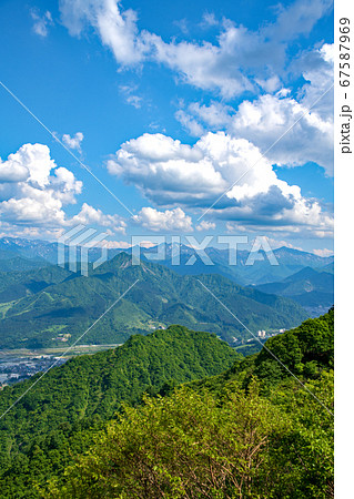 魚沼スカイラインから魚沼連峰の景色　景観　 67587969