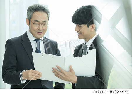 ビジネス ビジネスマン 上司 67588375