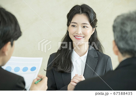 ビジネス ビジネスマン ビジネスウーマン 67588435
