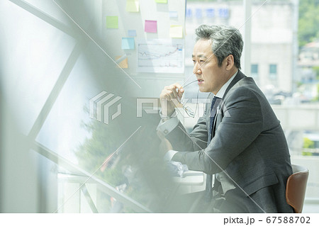 ビジネス 会社員 ビジネスマン 67588702