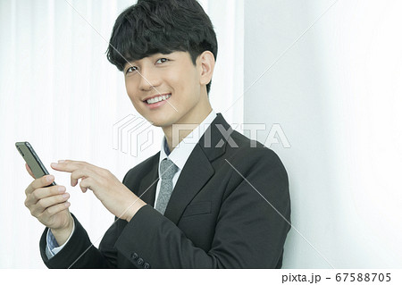 ビジネス ビジネスマン 確認 67588705