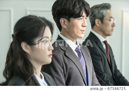ビジネス ビジネスマン 面談 67588725