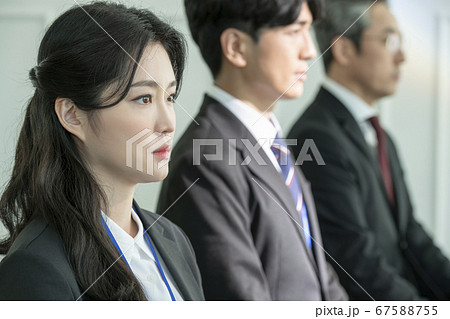 ビジネス ビジネスウーマン 面談 67588755