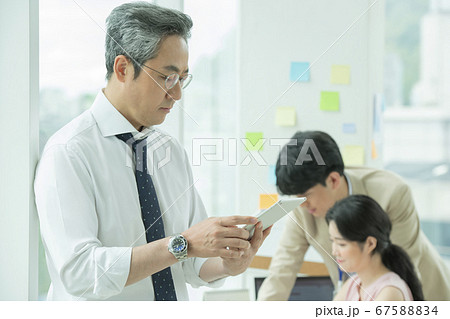 ビジネス 上司 ビジネスマン 67588834