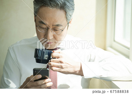 ビジネス ビジネスマン コーヒー 67588838