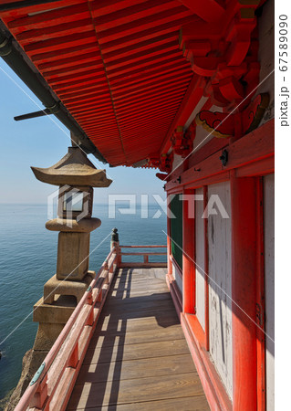 《広島県》晴れの日、磐台寺 阿伏兎観音堂の風景 《広島県》晴れの日、磐台寺 阿伏兎観音堂の風景 67589090