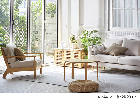 インテリア リビングルーム 窓 67590837