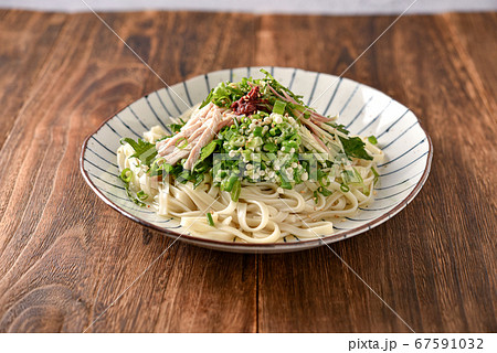オクラときゅうりの冷やし梅うどん 67591032