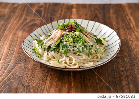 オクラときゅうりの冷やし梅うどん オクラときゅうりの冷やし梅うどん 67591033