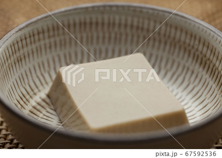 ゴマ豆腐のクローズアップ 67592536