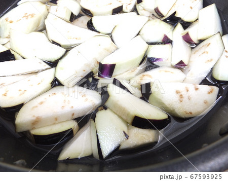 なすのあく抜き 料理の下ごしらえ なすのあく抜き 料理の下ごしらえ 67593925