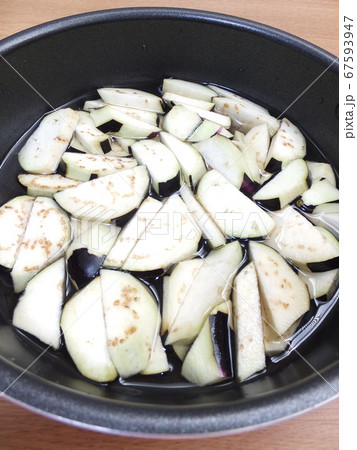 なすのあく抜き 料理の下ごしらえ なすのあく抜き 料理の下ごしらえ 67593947