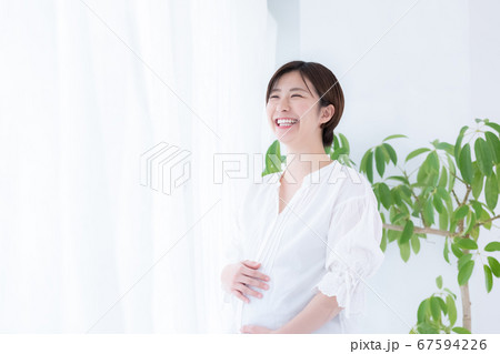 妊婦さんのポートレート 67594226