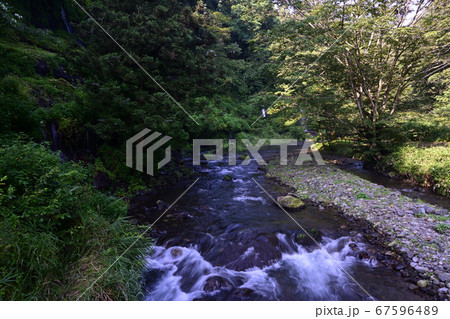 太郎・次郎の滝　山梨県都留市 67596489