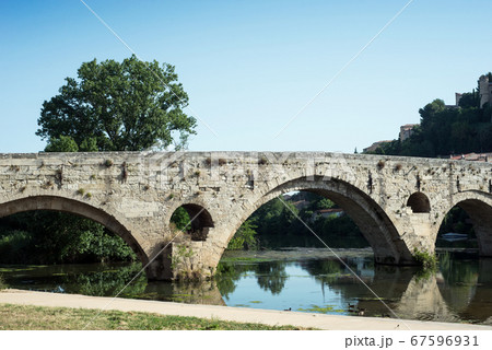 retail of old roman bridge  67596931