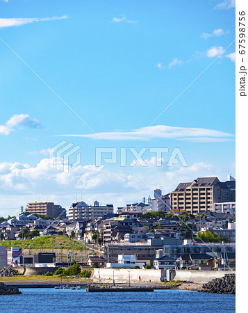 兵庫県神戸市垂水区の海岸線の街並み 67598756