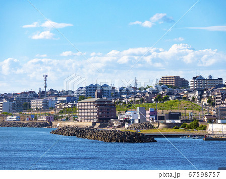 兵庫県神戸市垂水区の海岸線の街並み 67598757