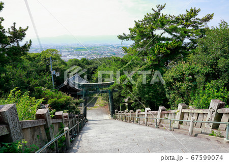 琴弾八幡宮 鳥居 階段 琴弾八幡宮 鳥居 階段 67599074