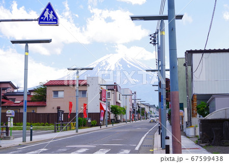 国道137号富士吉田市上吉田から望む富士山 国道137号富士吉田市上吉田から望む富士山 67599438