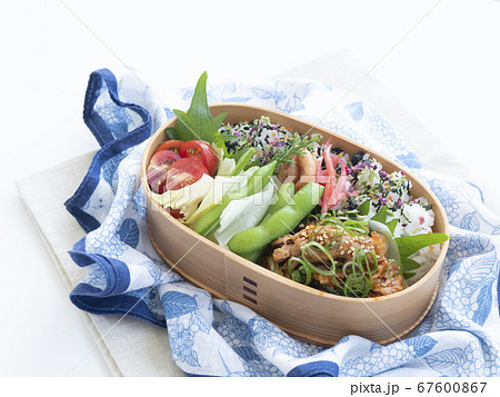 手作りのおいしい曲げわっぱのお弁当【豚肉生姜焼き】 手作りのおいしい曲げわっぱのお弁当【豚肉生姜焼き】 67600867