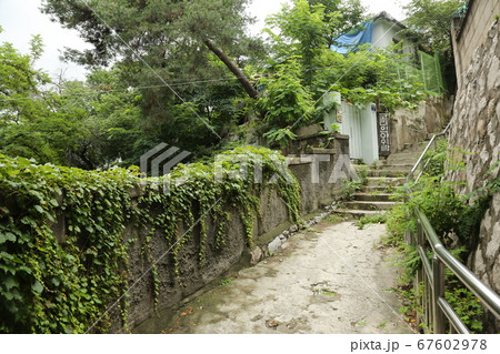 路地 建物 屋外 67602978