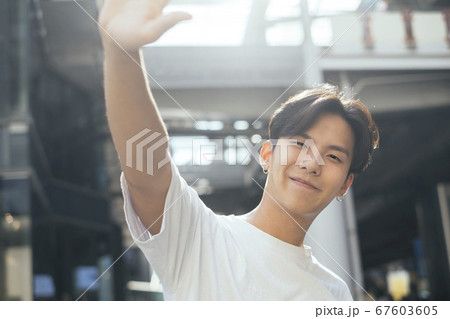 Hand up and smile. Hand up and smile. 67603605