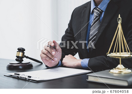 Picture of the male lawyer is providing service to Picture of the male lawyer is providing service to 67604058